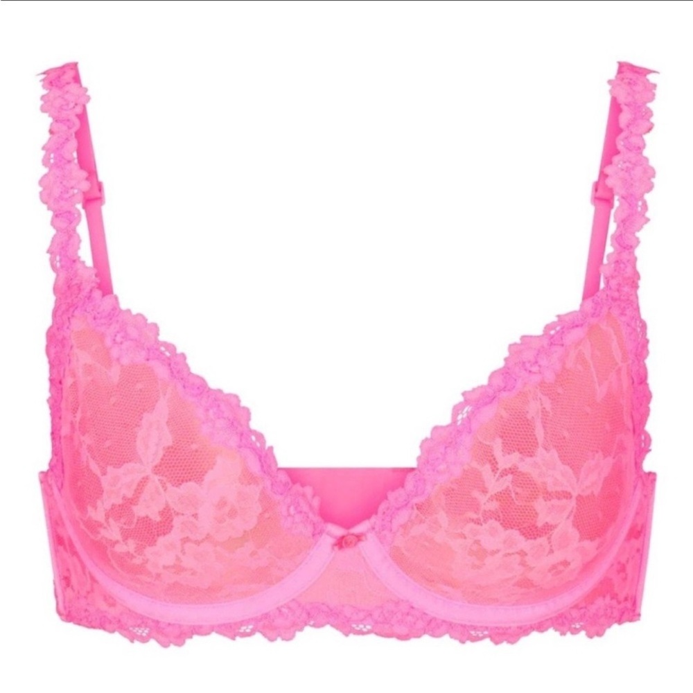 SKIMS STRETCH LACE INTIMATES UNDERWIRE BRA IN PINK